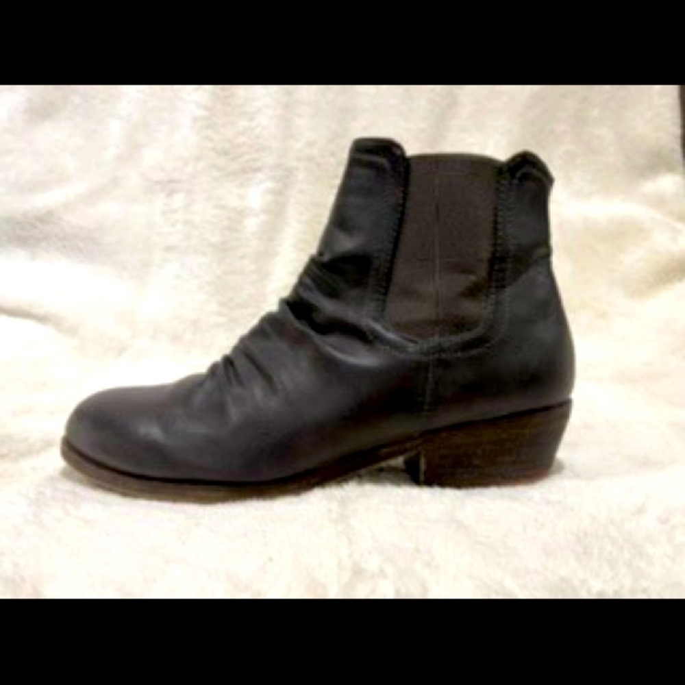 Size 8 woman’s over the ankle gray dress boots by Kadi Maya